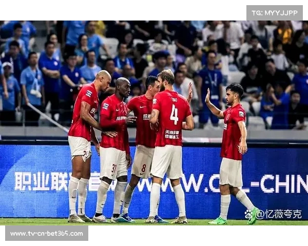 亚冠历史经典对决回顾：哪些球队曾在激烈的竞争中脱颖而出？(亚冠决赛球队)